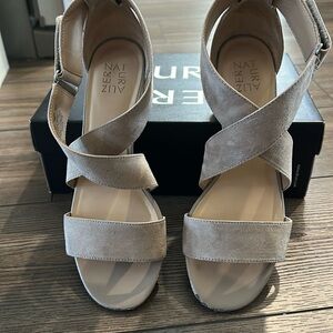 Naturalizer sandal size 10